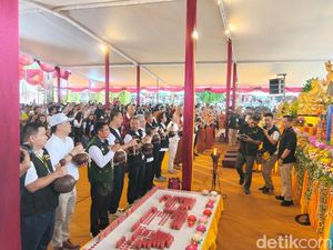 Air Suci Umbul Jumprit Disemayamkan di Candi Mendut Jelang Kirab Waisak Besok