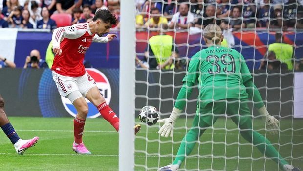 Soccer Football - UEFA Champions League - Final - Paris St Germain v Arsenal - Puskas Arena, Budapest, Hungary - May 30, 2026 Arsenal's Kai Havertz scores their first goal past Paris St Germain's Matvey Safonov REUTERS/Phil Noble     TPX IMAGES OF THE DAY