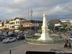 Long Weekend, Lalin Tugu Jogja Ramai Lancar Sore Ini