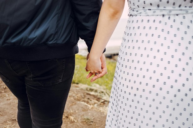 Tanda hubungan rebound saat hubungan baru dimulai terlalu cepat/Foto: Pexels.com/Brian Phetmeuangmay Salah satu tanda hubungan rebound adalah hubungan baru yang dimulai terlalu cepat setelah putus. Kondisi ini sering terjadi karena seseorang belum sempat memproses emosinya dengan baik.