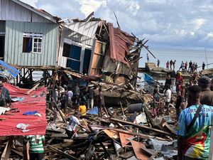 Bom Sisa Perang Dunia di Biak Numfor Meledak di Bawah Rumah Panggung Warga