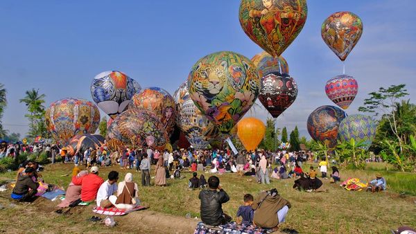 Festival Balon Ngawen Semarakkan Perayaan Waisak di Magelang
