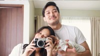 Potret Hanggini Perkenalkan Anak Pertama Usai Sebulan Melahirkan