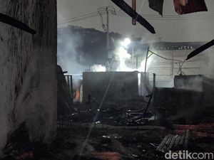 Situasi Terkini Kebakaran di Gandamekar Bekasi, Asap Hitam Membubung