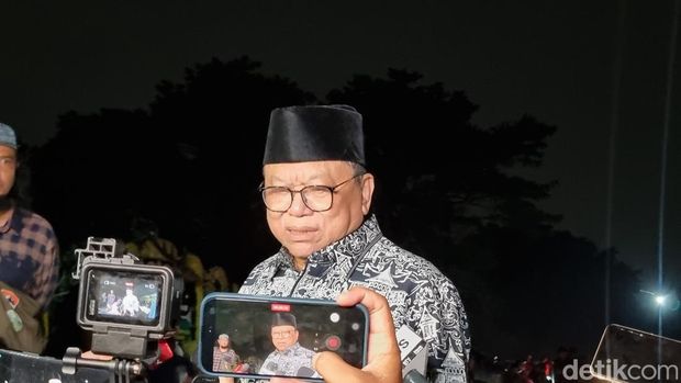 Ketua Umum Partai Hanura Oesman Sapta Odang saat melayat eks Menhan Ryamizard Ryacudu, Minggu (31/5/2026). (Taufiq/detikcom)