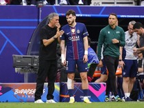 Aksi Kocak Luis Enrique Tiru Selebrasi Kvaratskhelia saat PSG Juara UCL
