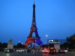 Menara Eiffel Bersinar Biru-Merah, Pesta Juara PSG di Paris Diwarnai Kericuhan