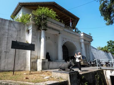 Menyusuri Jejak Sejarah di Benteng Vastenburg Solo