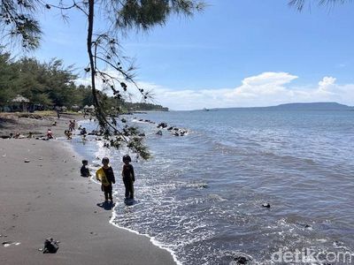 Tiga Pantai Dekat Kota Banyuwangi yang Cocok untuk Piknik Keluarga
