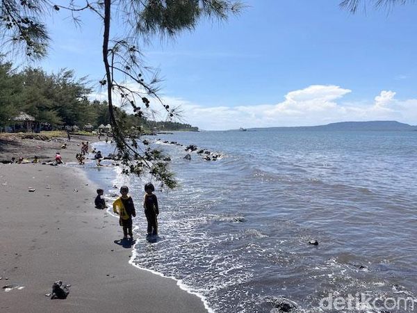 Tiga Pantai Dekat Kota Banyuwangi yang Cocok untuk Piknik Keluarga