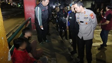 Polisi Patroli di Kawasan Jakbar, Amankan 2 Orang Bawa Obat Terlarang