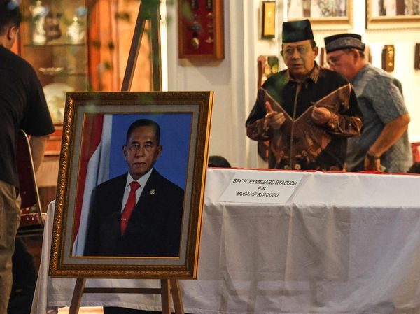Pelayat Silih Berganti Datangi Rumah Duka Ryamizard Ryacudu