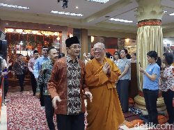 Dari Waisak di Jakarta, Menag Ajak Umat Menebar Kedamaian dan Menjinakkan Ego