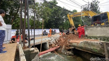 Perbaikan Jalan Amblas di Lenteng Agung, Beton Gorong-gorong Terpasang
