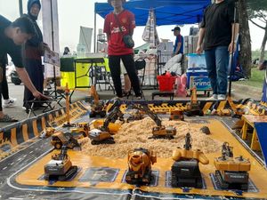 Saat Bahlil dan Para Bapak Rindu Sensasi Mengendalikan Alat Berat