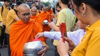 Pindapata Waisak, Jejak Kebajikan di Jalanan Makassar