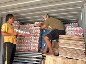 Polisi Sita 2.400 Kaleng Bir-336 Botol Arak Ilegal di Kontainer WNA Tiongkok
