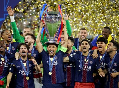 Potret PSG Angkat Trofi Liga Champions, Pertahankan Takhta Eropa