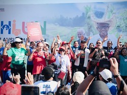 Lansia Bernyanyi Bersama Gubernur NTT di Puncak HLUN 2026
