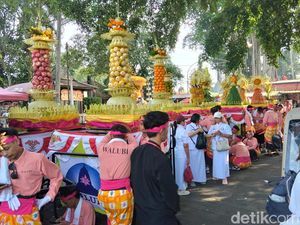 Umat Buddha Padati Candi Mendut Jelang Kirab Waisak
