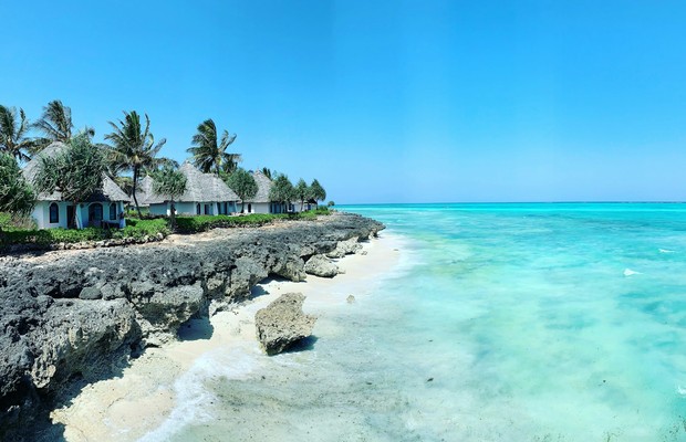 Afrika menjadi destinasi honeymoon ideal bagi pencinta petualangan dengan pengalaman safari di Kenya yang menghadirkan satwa liar dan lanskap savana, lalu ditutup dengan relaksasi di pantai eksotis Zanzibar yang tenang dan romantis.