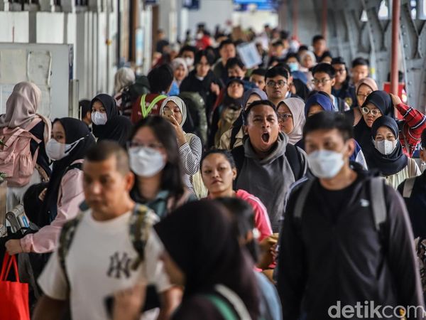 14 Ribu Penumpang Arus Balik Tiba di Stasiun Pasar Senen
