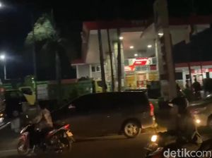Antrean Solar Subsidi Mengular di Sejumlah SPBU Bojonegoro