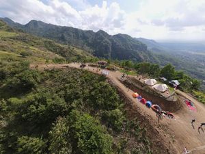 Bukit Tunggangan, Spot Sunset dan Paralayang Terbaik di Trenggalek