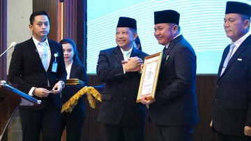 Gubernur Sumsel Raih Tanda Kehormatan Satyalancana Wira Karya dari Prabowo