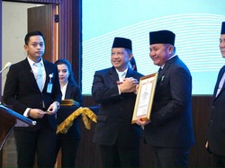 Gubernur Sumsel Raih Tanda Kehormatan Satyalancana Wira Karya dari Prabowo