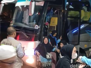 442 Jemaah Haji Kloter Pertama Embarkasi Batam Tiba di Tanah Air