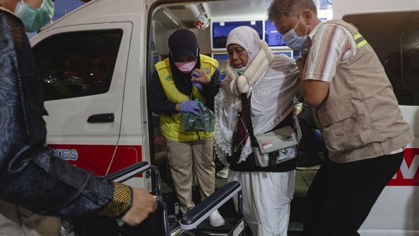 Jemaah Haji Kloter Pertama Tiba di Batam