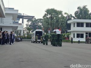 Jenazah Ryamizard Ryacudu Dibawa ke TMP Kalibata untuk Dimakamkan