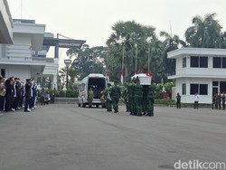 Jenazah Ryamizard Ryacudu Dibawa ke TMP Kalibata untuk Dimakamkan
