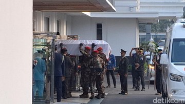 Jenazah Ryamizard Ryacudu Tiba di Kantor Kemhan untuk Upacara Persemayaman