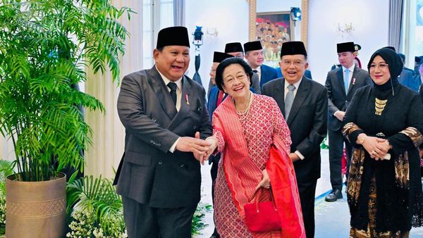 Potret Hangat Prabowo dan Mega di Hari Lahir Pancasila: Gandengan-Salami Siswa