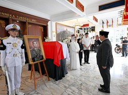 Prabowo Beri Penghormatan Terakhir ke Almarhum Ryamizard Ryacudu di Kemhan