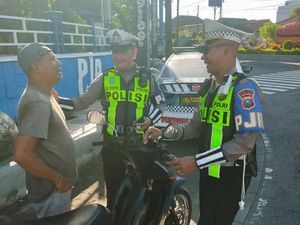 Hari Lahir Pancasila, Polisi Hukum Pelanggar Lalin dengan Cara Tak Biasa