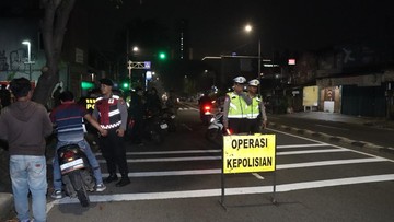 Patroli Dini Hari di Jakbar, Polisi Ringkus Pria Bawa Sabu