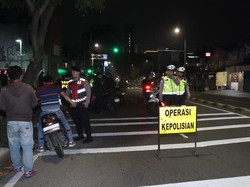 Patroli Dini Hari di Jakbar, Polisi Ringkus Pria Bawa Sabu