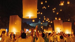 Ribuan Lampion Terangi Langit Borobudur Saat Waisak