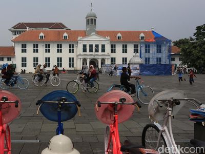 Ribuan Pengunjung Nikmati Libur di Kota Tua