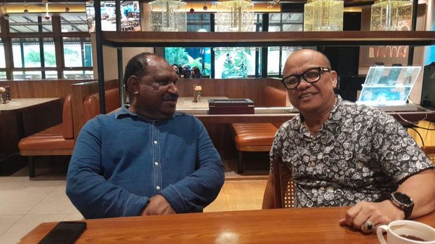 Calon Federasi Provinsi FA7 Papua, Willem Wandik bersama Presden FA7 Indonesia.