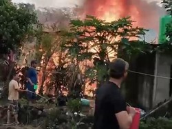 Rumah Warga di Parepare Ludes Terbakar Saat Penghuninya Mandi