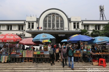 Trotoar Kota Tua Masih Dipenuhi PKL