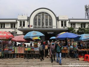 Trotoar Kota Tua Masih Dipenuhi PKL