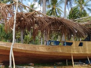 Kisah Abadi Pembuat Perahu Kayu Kemujan