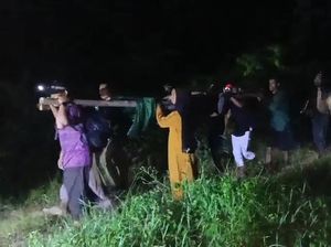 Wanita Keguguran Ditandu 10 Km ke Puskesmas gegara Jalan Rusak di Mamasa