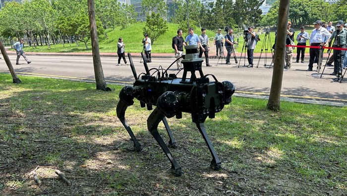 Demonstrasi robot anjing tempur Ghost Robotics di Taiwan