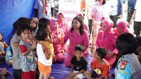 Bhayangkari Beri Bantuan dan Trauma Healing Korban Kebakaran Kemayoran